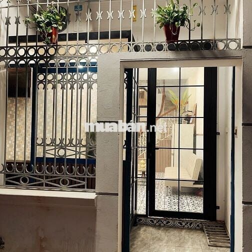 Cho thuê phòng nhỏ có đầy đủ bếp, phòng khách, điều hoà, máy chiếu,...