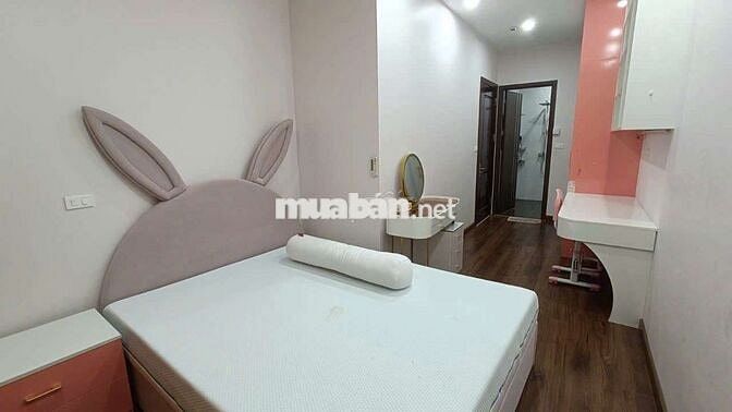 Cho thuê căn shophouse full nội thất thang máy san hô Vinhomes Gia Lâm