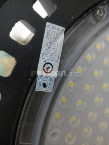 Bán đèn LED trần UFO 200W hãng Philips.
