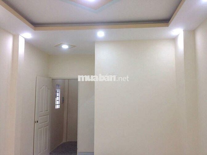 Nhà thuê giá rẻ 3 lầu 3 phòng ngủ hẻm Hòa Hưng, quận 10