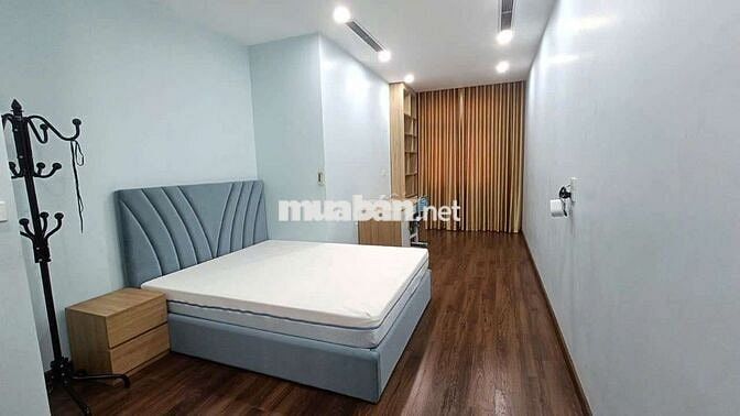 Cho thuê căn shophouse full nội thất thang máy san hô Vinhomes Gia Lâm
