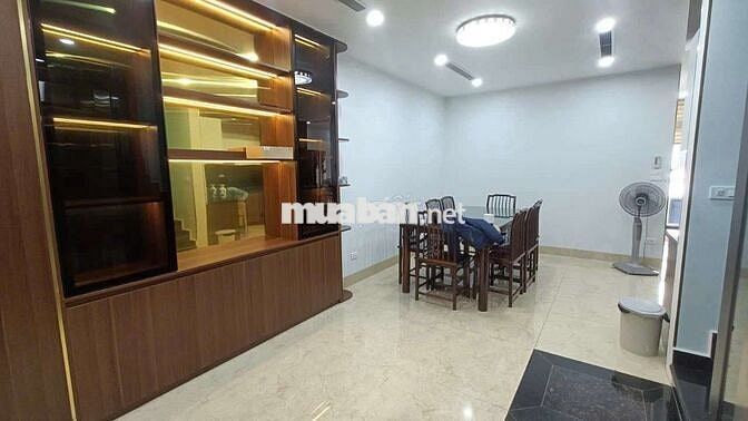 Cho thuê căn shophouse full nội thất thang máy san hô Vinhomes Gia Lâm