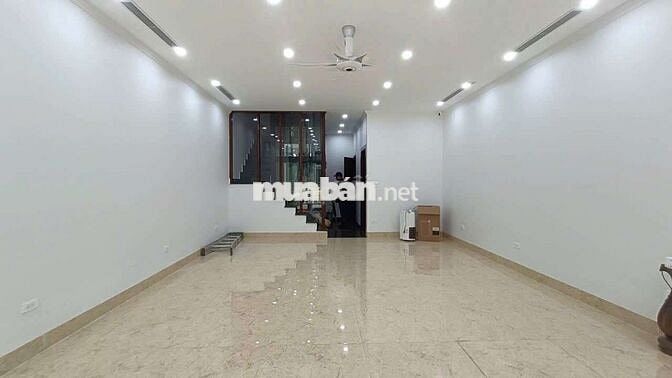 Cho thuê căn shophouse full nội thất thang máy san hô Vinhomes Gia Lâm