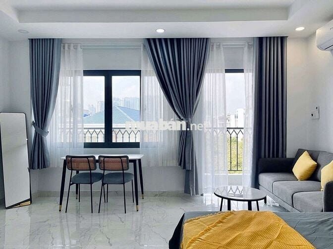 🔥CHO THUÊ PHÒNG CÓ BAN CÔNG DIỆN RỘNG SÁT VÒNG XOAY DÂN CHỦ QUẬN 3