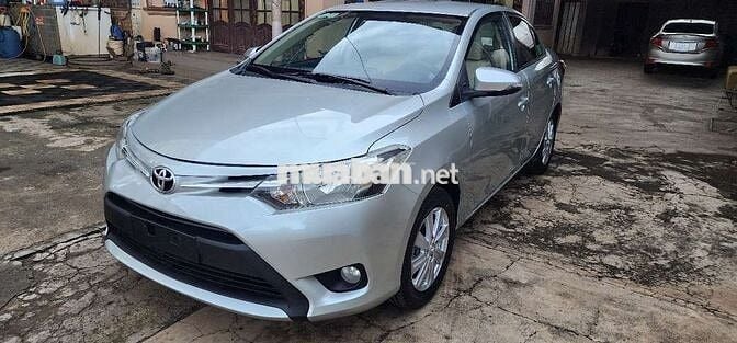 Toyota Vios E 2017 số sàn màu bạc.xe 0k