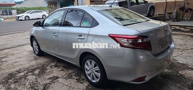 Toyota Vios E 2017 số sàn màu bạc.xe 0k