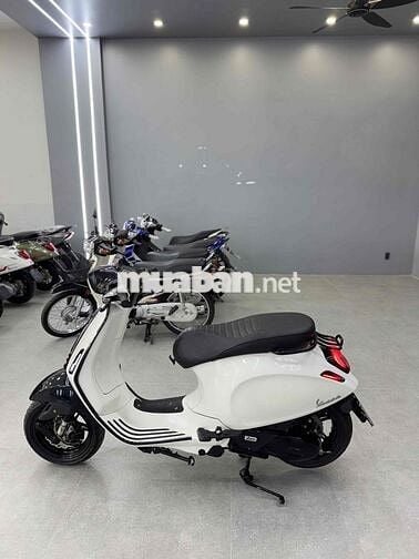 Vespa Sprint 125Abs 2020 xe đẹp nhiều đồ chơi sẵn