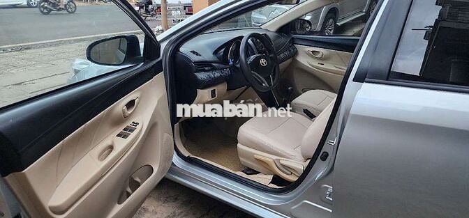Toyota Vios E 2017 số sàn màu bạc.xe 0k