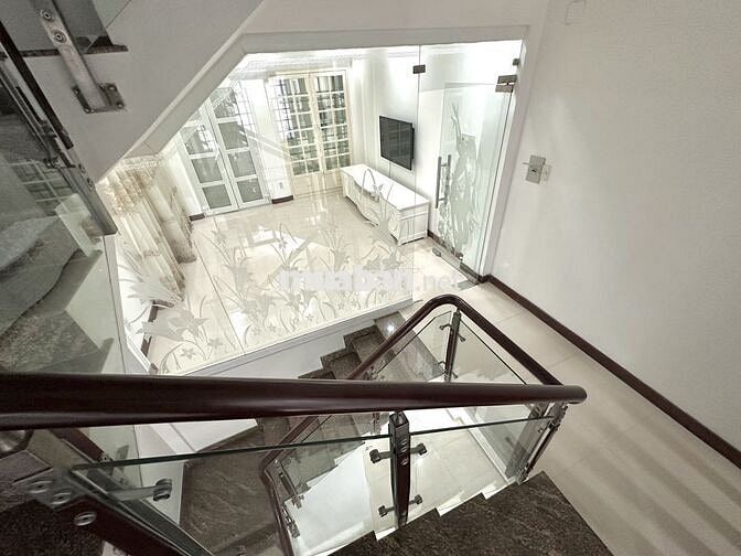 Mặt tiền Nguyễn Gia Trí, ( D2), Bình Thạnh, 4.1m x 20m ,  5 Tầng