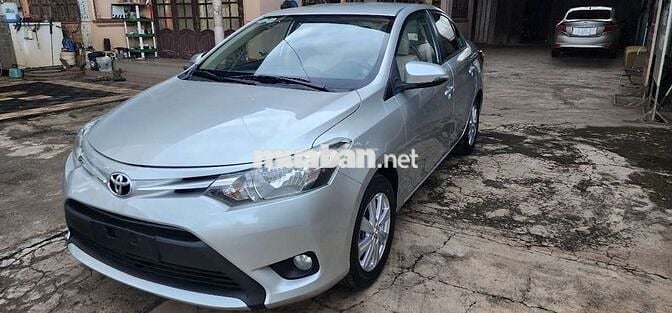 Toyota Vios E 2017 số sàn màu bạc.xe 0k