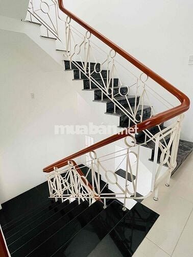 🌟 Bán nhà 4 tầng mặt tiền Ngô Quyền – gần KS Mường Thanh, vị trí kinh