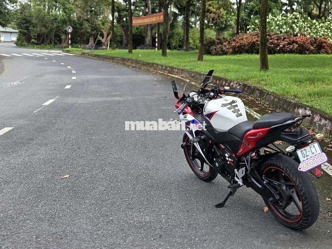 Em muốn bán chiếc Honda CBR150R cực đẹp