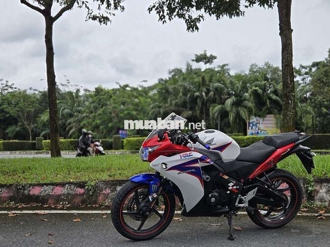 Em muốn bán chiếc Honda CBR150R cực đẹp