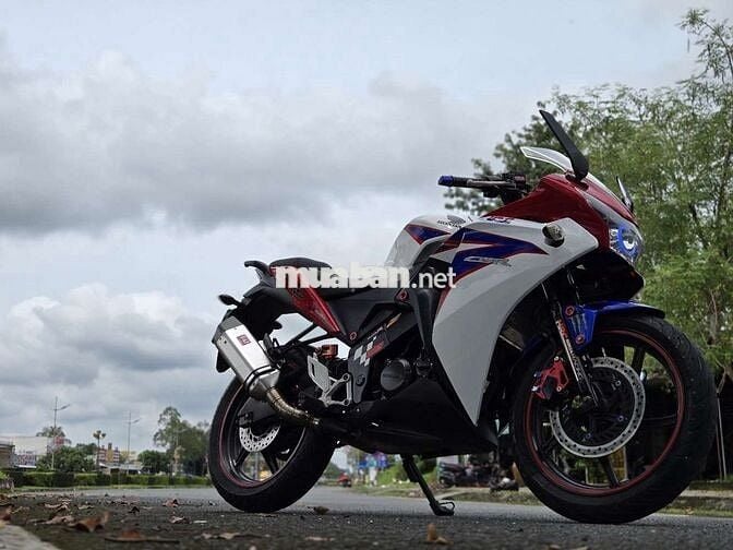 Em muốn bán chiếc Honda CBR150R cực đẹp