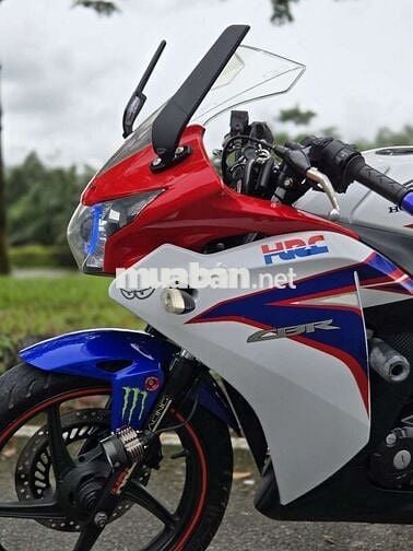 Em muốn bán chiếc Honda CBR150R cực đẹp