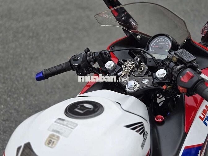 Em muốn bán chiếc Honda CBR150R cực đẹp