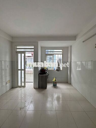 Cho thuê nhà mặt tiền đường Tân Hương, dt 4x18 trệt 3 lầu