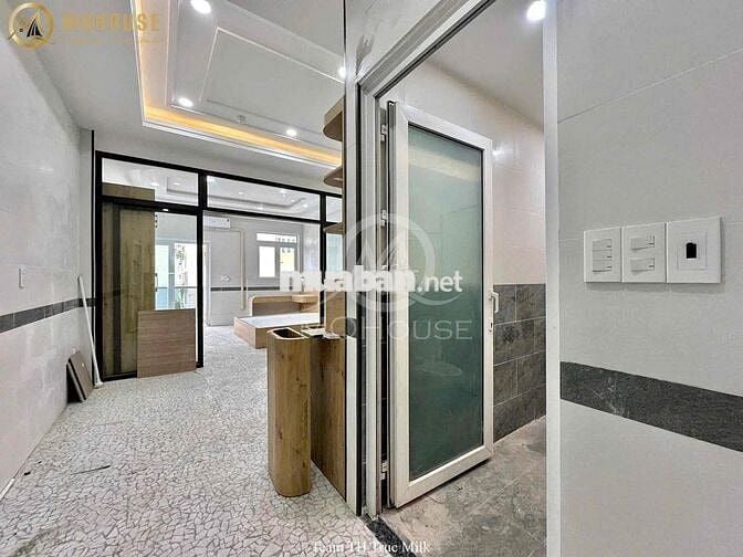 1Pn Ban Công 40m2 New 100% - Máy Giặt Riêng - Thang Máy - Hàng Xanh