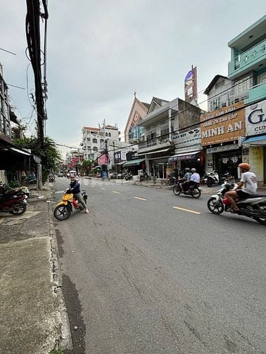 Bán Nhà Mặt Tiền Kinh Doanh, có vỉa hè, tiện kinh doanh đa ngành nghề