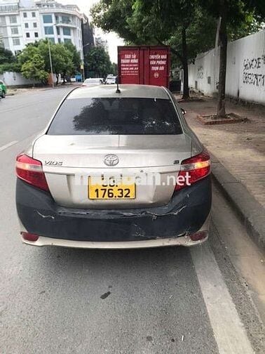 Toyota Vios E 2018 màu vàng cát