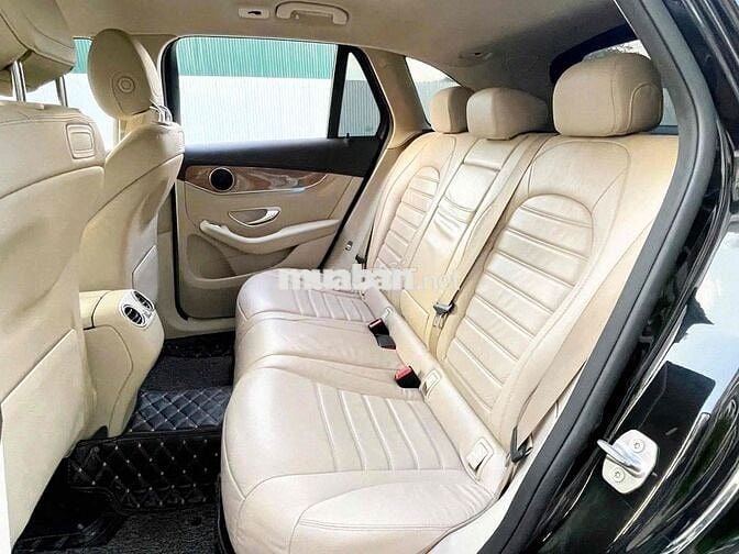 Mercedes Benz GLC250 4Matic sx 2017 màu đen/kem