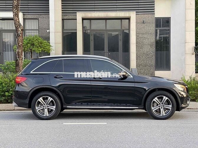 Mercedes Benz GLC250 4Matic sx 2017 màu đen/kem