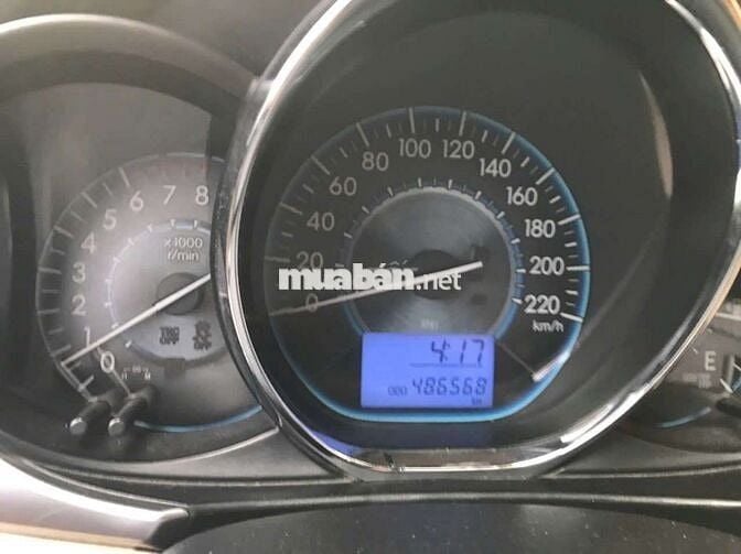 Toyota Vios E 2018 màu vàng cát