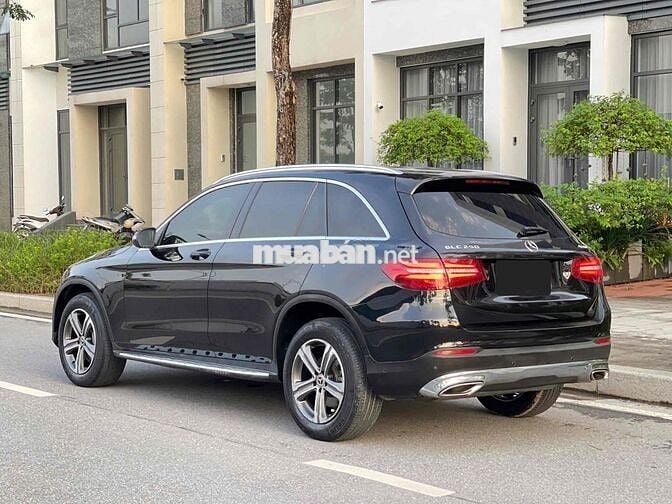 Mercedes Benz GLC250 4Matic sx 2017 màu đen/kem
