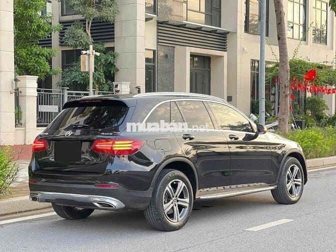 Mercedes Benz GLC250 4Matic sx 2017 màu đen/kem