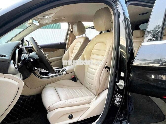 Mercedes Benz GLC250 4Matic sx 2017 màu đen/kem
