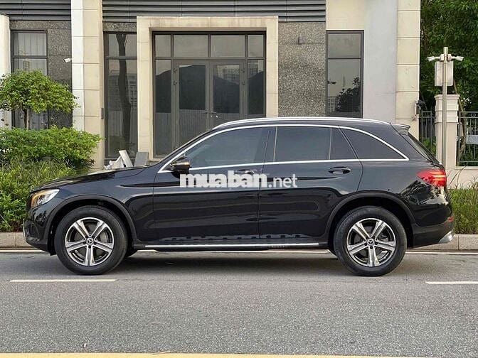 Mercedes Benz GLC250 4Matic sx 2017 màu đen/kem