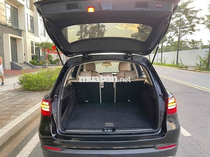 Mercedes Benz GLC250 4Matic sx 2017 màu đen/kem