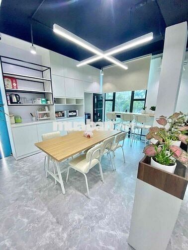 Cho thuê VP tại Hoàng Cầu 110m2 giá 21t 10m mặt tiền full kính mới ken