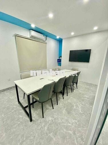 Cho thuê VP tại Hoàng Cầu 110m2 giá 21t 10m mặt tiền full kính mới ken