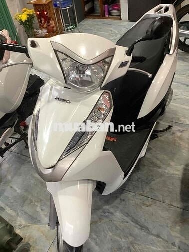 Leed Fi đời 2015 màu trắng xe zin biển thành phố