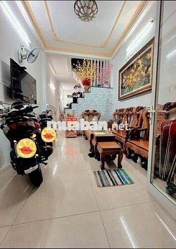 cần bán nhà 3 lầu 1 sân thượng