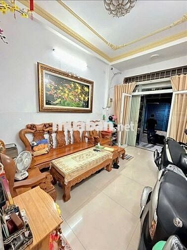 cần bán nhà 3 lầu 1 sân thượng