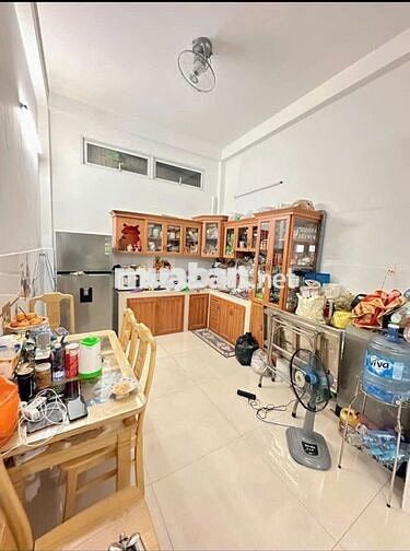 cần bán nhà 3 lầu 1 sân thượng