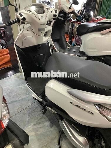 Leed Fi đời 2015 màu trắng xe zin biển thành phố