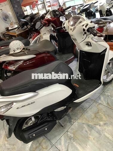 Leed Fi đời 2015 màu trắng xe zin biển thành phố