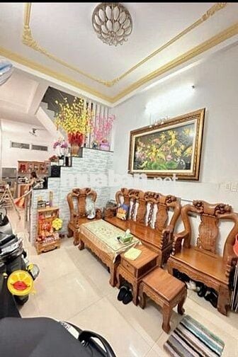 cần bán nhà 3 lầu 1 sân thượng