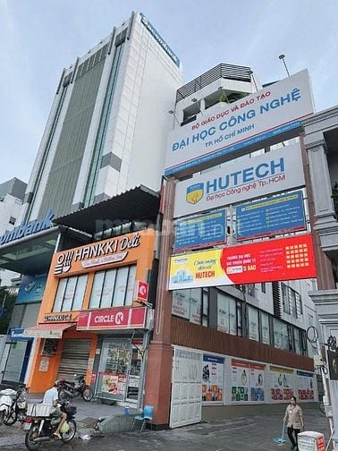Bán nhà đẹp lung linh ngay Hàng Xanh, Bình Thạnh, sổ hồng riêng