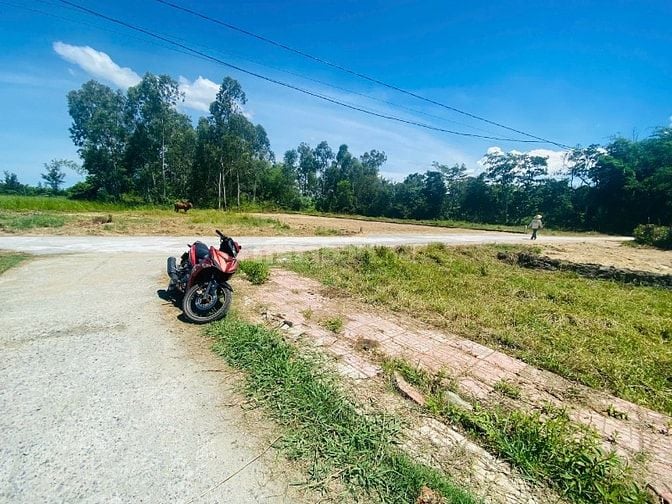 Cô 8 bán 200m2 đất gần Sông gần  Hội An.Đường ô tô, gần chợ Bàn thạch,