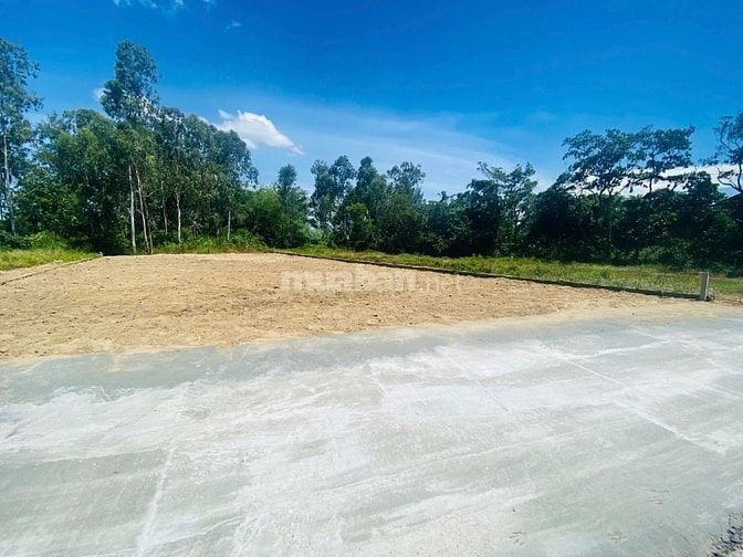 Cô 8 bán 200m2 đất gần Sông gần  Hội An.Đường ô tô, gần chợ Bàn thạch,