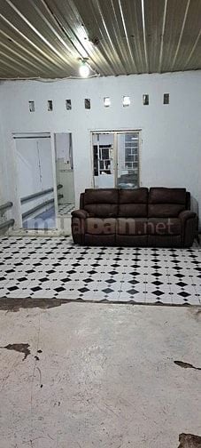 Cho thuê nhà cấp 4, rộng, hẻm xe tải.