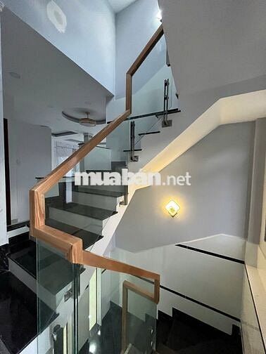 Nhà mặt tiền 96,2m2, 5 phòng ngủ, đường Lương Thế Vinh, Q.Tân Phú
