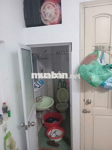 phòng trọ 14m2 cho nữ 2 cửa sổ vskk có ban công ngõ Quỳnh Hai Bà Trưng