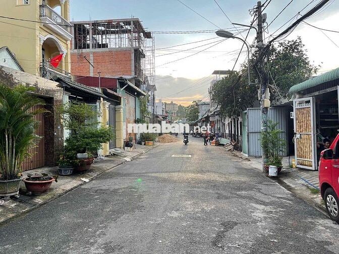 Đất Vị Trí Đẹp 4x20m nở hậu 8m, sổ 95m2, Mt đg 10m Kd Buôn bán Tốt.