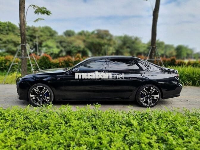 BMW 7 Series 2023 735Li M Sport - 16000 km