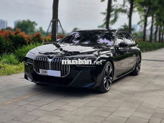 BMW 7 Series 2023 735Li M Sport - 16000 km